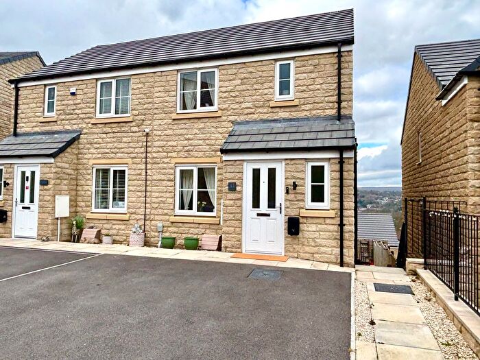 4 Bedroom Semi Detached House For Sale In Burwell Rise, Thackley, BD10