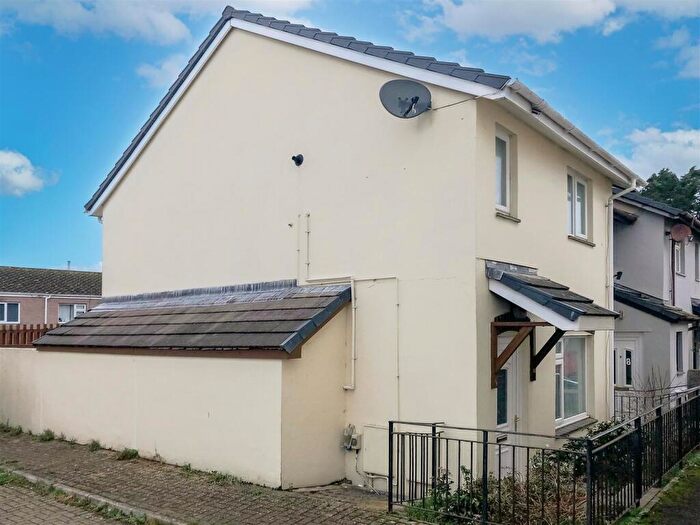 3 Bedroom End Of Terrace House For Sale In Hawthorn Park, Bideford, EX39
