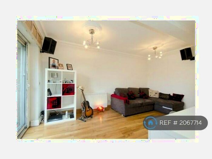 1 Bedroom Flat To Rent In Palmerston Court, London, E3