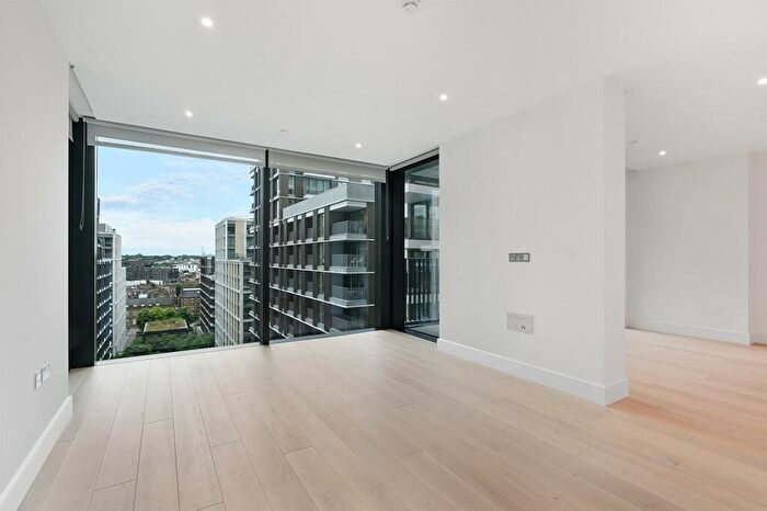 2 Bedroom Flat To Rent In Amberley House, Prince Of Wales Drive, London, SW11