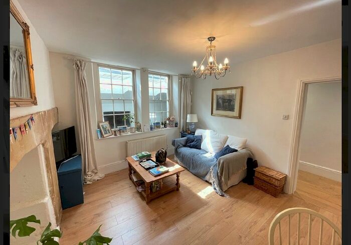 2 Bedroom Flat To Rent In Grove Street, Bath, BA2