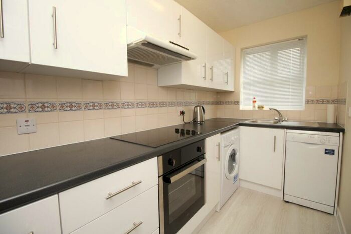 1 Bedroom Bungalow To Rent In Camberley Close, Cheam, Sutton, Surrey, SM3