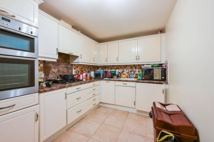 2 Bedroom Flat To Rent In Cumberland Mills Square, Isle Of Dogs, London, E14