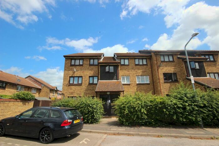 2 Bedroom Flat To Rent In Pedley Road, Dagenham, RM8