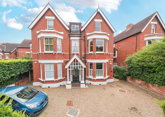 1 Bedroom Flat For Sale In The Avenue, Richmond, TW9