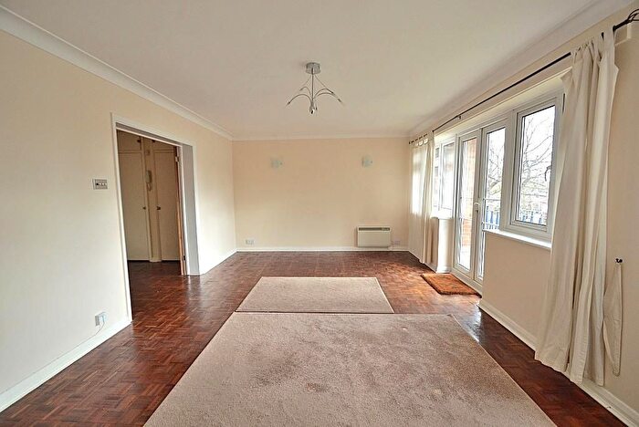 2 Bedroom Flat For Sale In Chase Side, London, N14