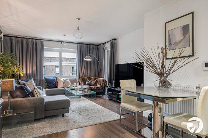 3 Bedroom Flat For Sale In Adenmore Road, Catford, London, SE6