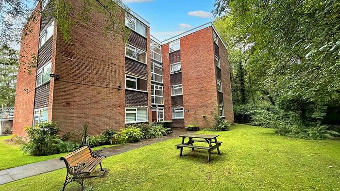 2 Bedroom Flat To Rent In Salisbury Close, Moseley, Birmingham, B13