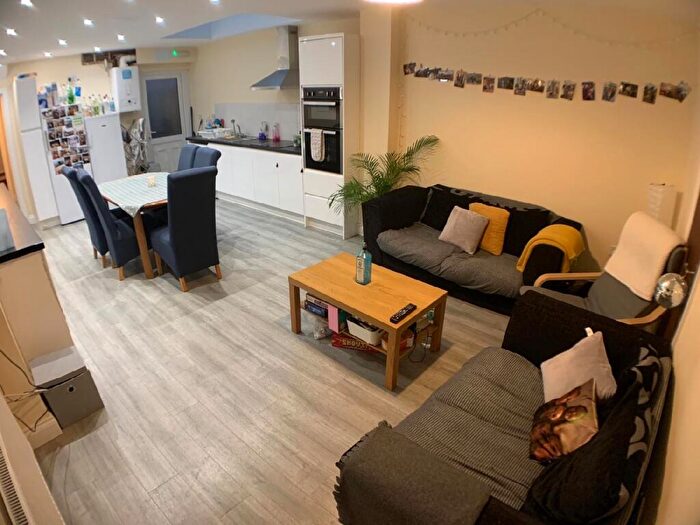 5 Bedroom House To Rent In Dawlish Road, Selly Oak, Birmingham, West Midlands, B29