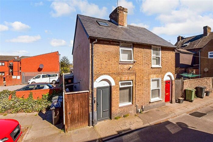 3 Bedroom Semi-Detached House For Sale In Waterloo Street, Maidstone, Kent, ME15