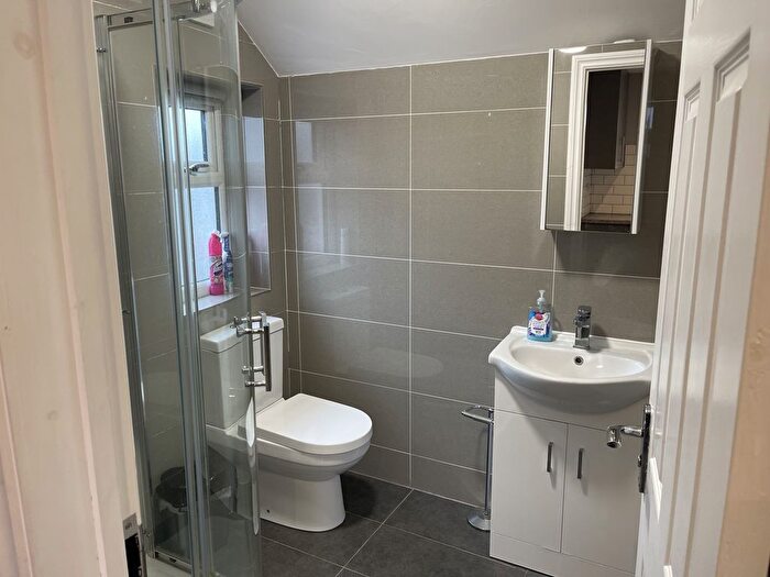 2 Bedroom Flat To Rent In Billet Road, London, E17
