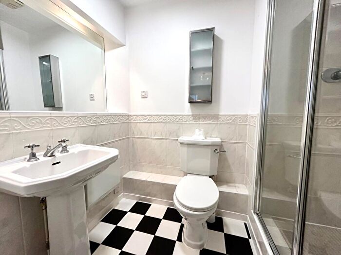 2 Bedroom Apartment To Rent In Adventurers Quay, Cardiff, CF10
