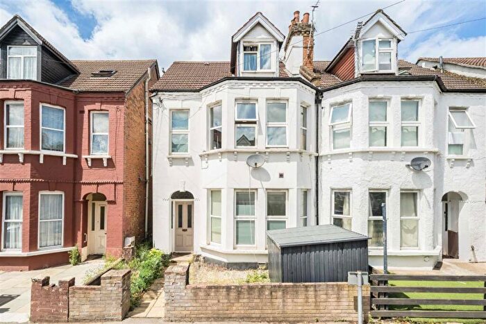 2 Bedroom Flat For Sale In Ash Grove, Cricklewood, NW2