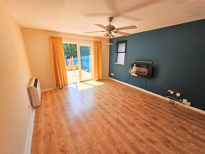 2 Bedroom End Of Terrace House To Rent In Meadowbrook Close, Exwick, Exeter, EX4