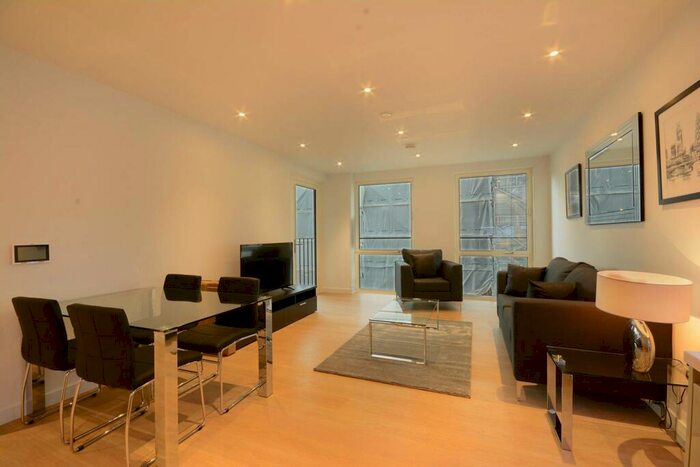 2 Bedroom Flat To Rent In Sayer Street, Elephant And Castle, London, SE17