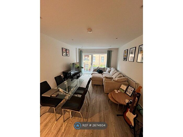 2 Bedroom Flat To Rent In Brumwell Avenue, London, SE18
