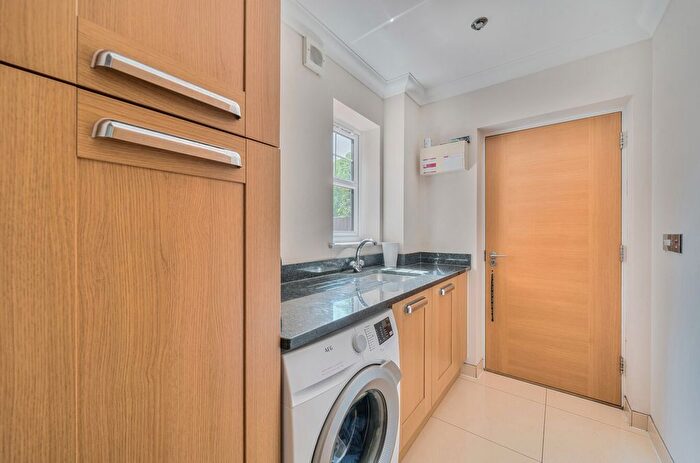 4 Bedroom Detached House For Sale In Tanners Close, Burghfield Common, Reading, Berkshire, RG7