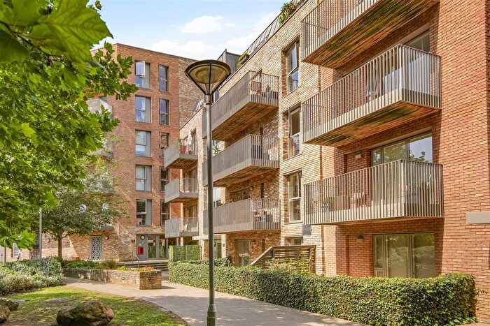 2 Bedroom Flat For Sale In New North Road, London, N1
