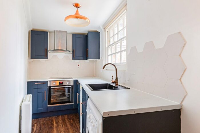 3 Bedroom Flat To Rent In George Street, Oxford, OX1