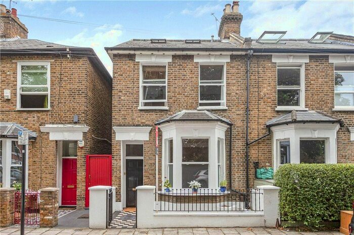4 Bedroom Semi-Detached House To Rent In Clarence Road, London, W4