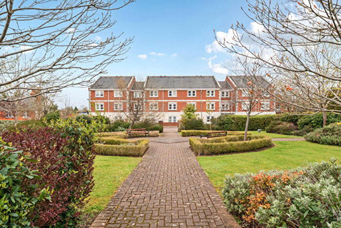 1 Bedroom Flat To Rent In St. Lukes Square, Guildford, Surrey, GU1