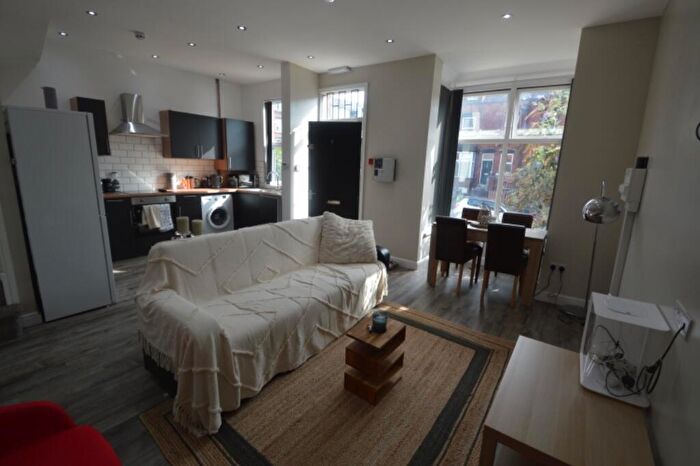 3 Bedroom Semi-Detached House To Rent In Brudenell Street, Leeds, West Yorkshire, LS6