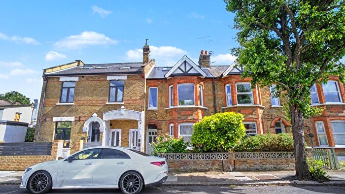 2 Bedroom Flat For Sale In Darwin Road, London, W5