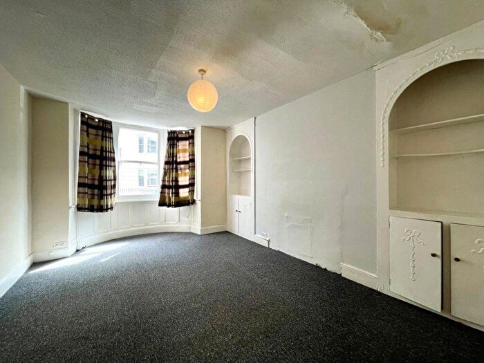 1 Bedroom Flat To Rent In Madeira Road, East Sussex, BN2