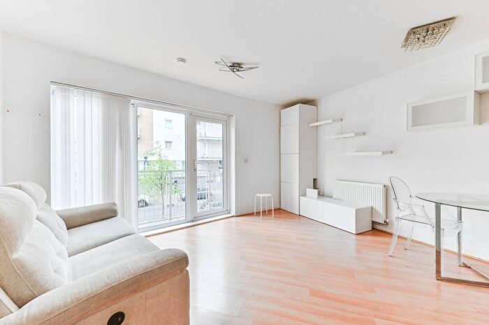 2 Bedroom Flat To Rent In Peebles Court, Purley Way, Croydon, CR0