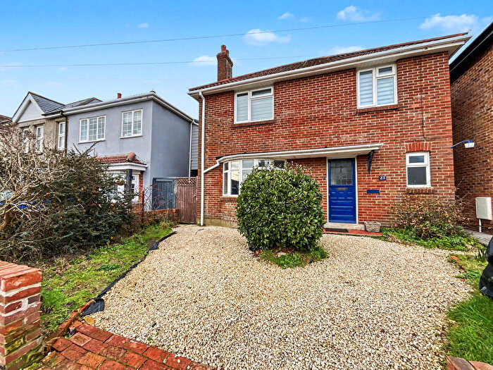 3 Bedroom Detached House For Sale In Christchurch, BH23