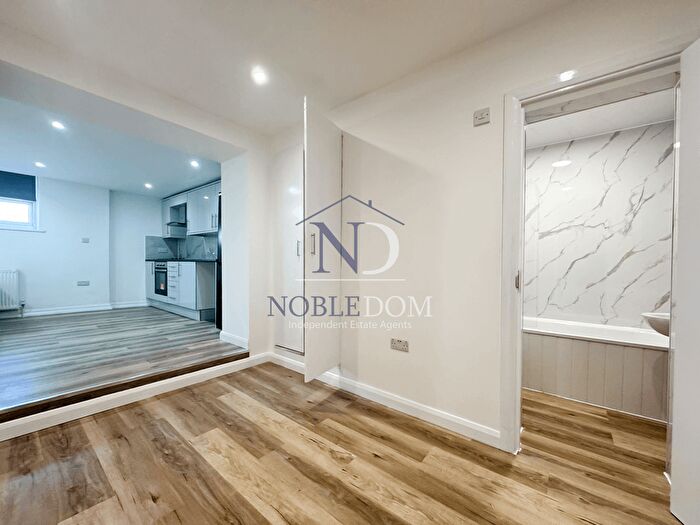 Studio To Rent In Hounslow, TW3