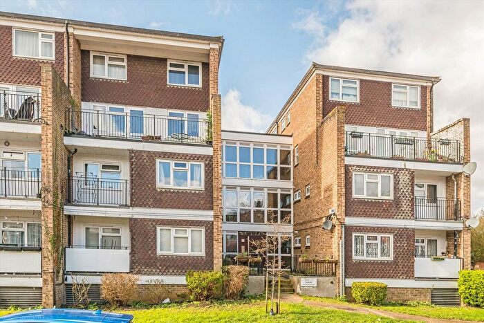 2 Bedroom Flat For Sale In King Charles Road, Surbiton, KT5
