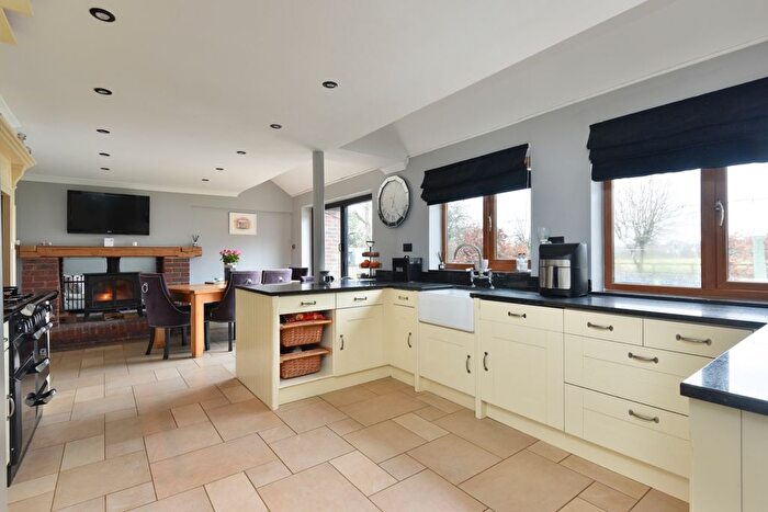 6 Bedroom Detached House For Sale In Finn Farm Road, Kingsnorth, TN23