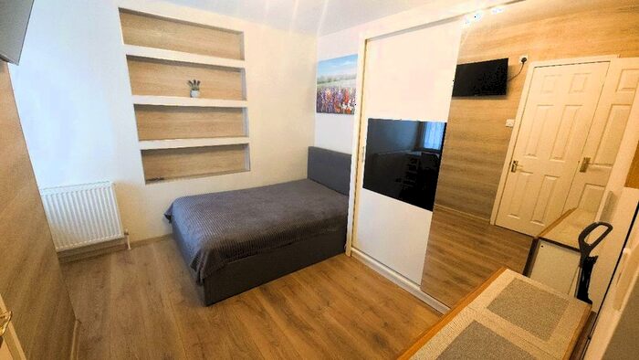 Studio To Rent In South Road, Boscombe, Bournemouth, BH1