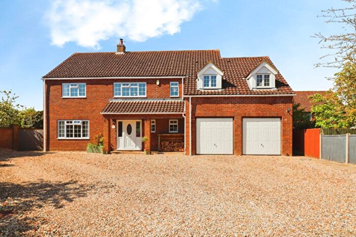 5 Bedroom Detached House For Sale In Norwich Road, Dereham, Norfolk, NR20
