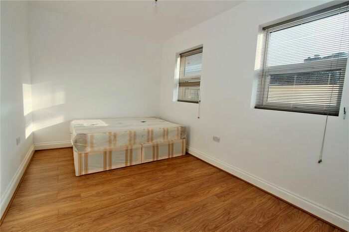 1 Bedroom Flat To Rent In Summers Lane, London, N12