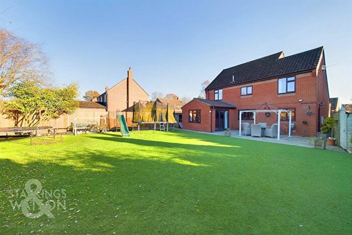 4 Bedroom Detached House For Sale In Church Meadow, Alpington, Norwich, NR14