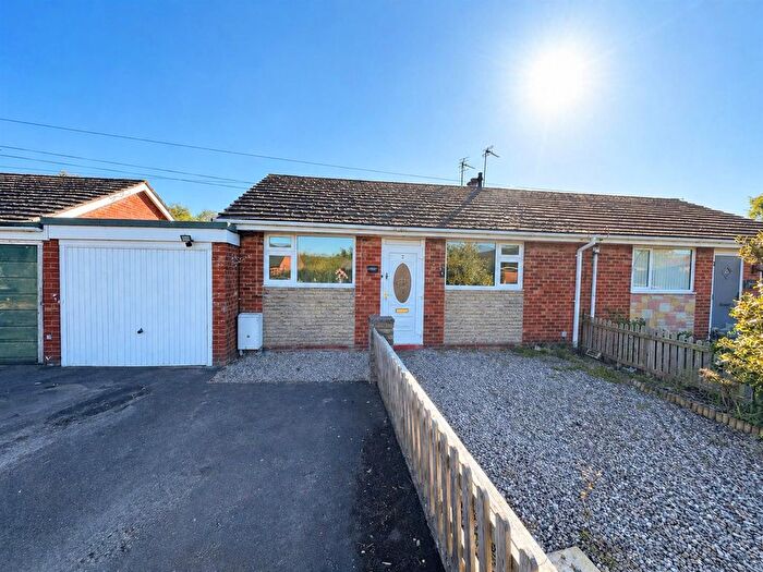 2 Bedroom Semi Detached Bungalow For Sale In Old Chirk Road, Gobowen, SY11