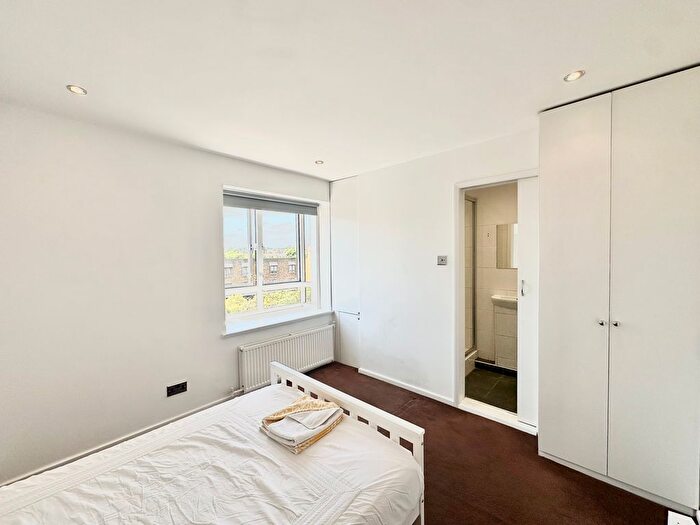 2 Bedroom Flat To Rent In Chesterton Square, London, W8