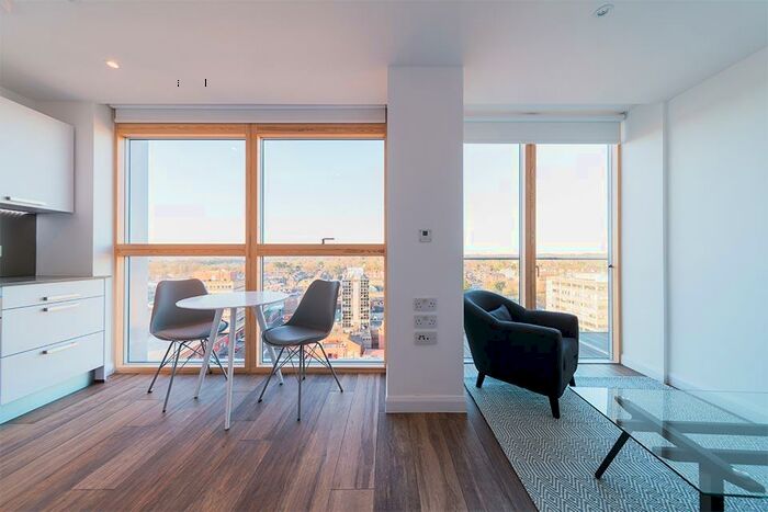 Apartment To Rent In Maidenhead, Berkshire, SL6