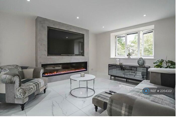 2 Bedroom Flat To Rent In Salford, Salford, M6