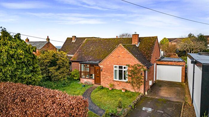 3 Bedroom Bungalow For Sale In Billwell, Long Crendon, Aylesbury, Buckinghamshire, HP18