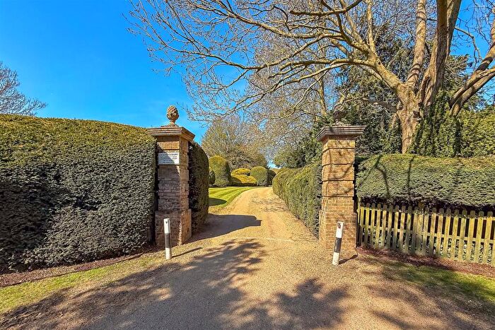 5 Bedroom Detached House For Sale In Sandridgebury Lane, Sandridgebury, St. Albans, AL3