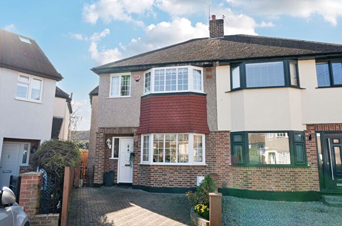 4 Bedroom Semi Detached House For Sale In Sparrows Lane, New Eltham, SE9