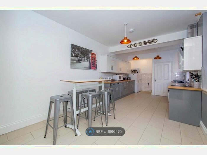 6 Bedroom Semi-Detached House To Rent In Knighton Road, Leicester, LE2