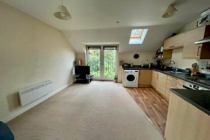 2 Bedroom Flat To Rent In Middleton Hall Road, Birmingham, B30