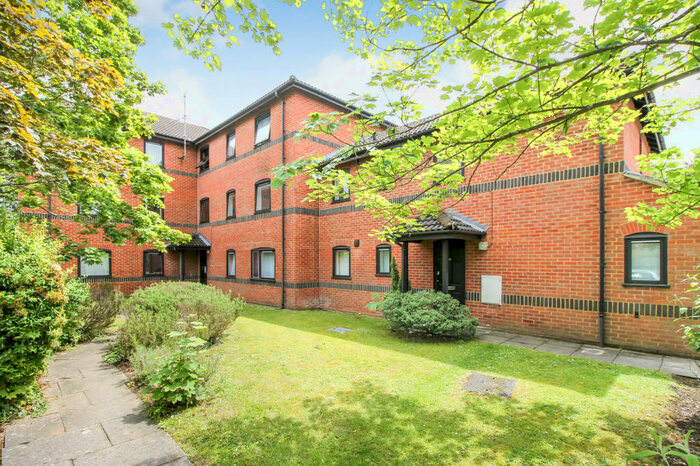 1 Bedroom Apartment To Rent In Wetherby Gardens, Farnborough, Hampshire, GU14
