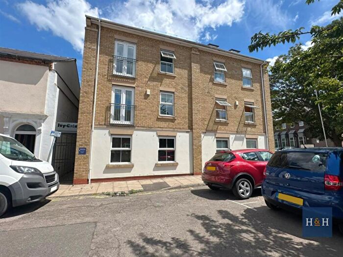 2 Bedroom Apartment To Rent In Palmerston Road, Town Centre -, NN1