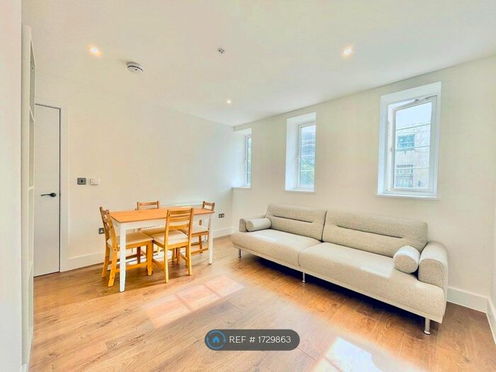 2 Bedroom Flat To Rent In Wandsworth Road, London, SW8