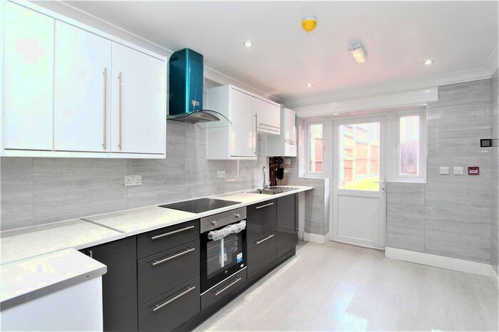 5 Bedroom Semi-Detached House To Rent In Highfield Close, London, NW9